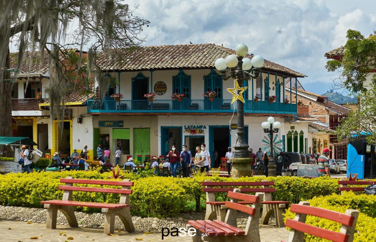 Candileja Hostel Jardin Ngoại thất bức ảnh